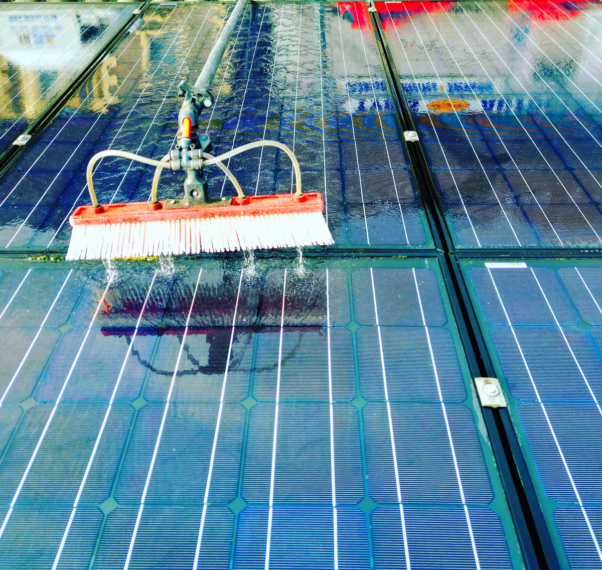 Solar cleaning and drone inspection. 
#drone #solar #scotland 
hm-maintenance.co.uk/solar-panel-cl…