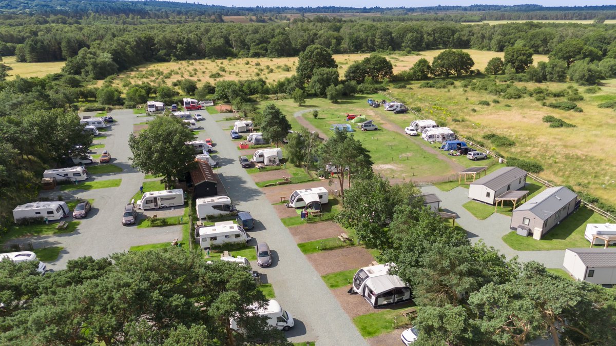 pitchup's tweet image. A few miles from the #Norfolk Coast, this #campsite has 16 warm luxury bathrooms, a roomy, indoor washing-up area and a washing machine and dryer. Send the kids to the adventure playground while you enjoy the coffee and snacks from the on-site shop: pitchup.com/campsites/Engl…