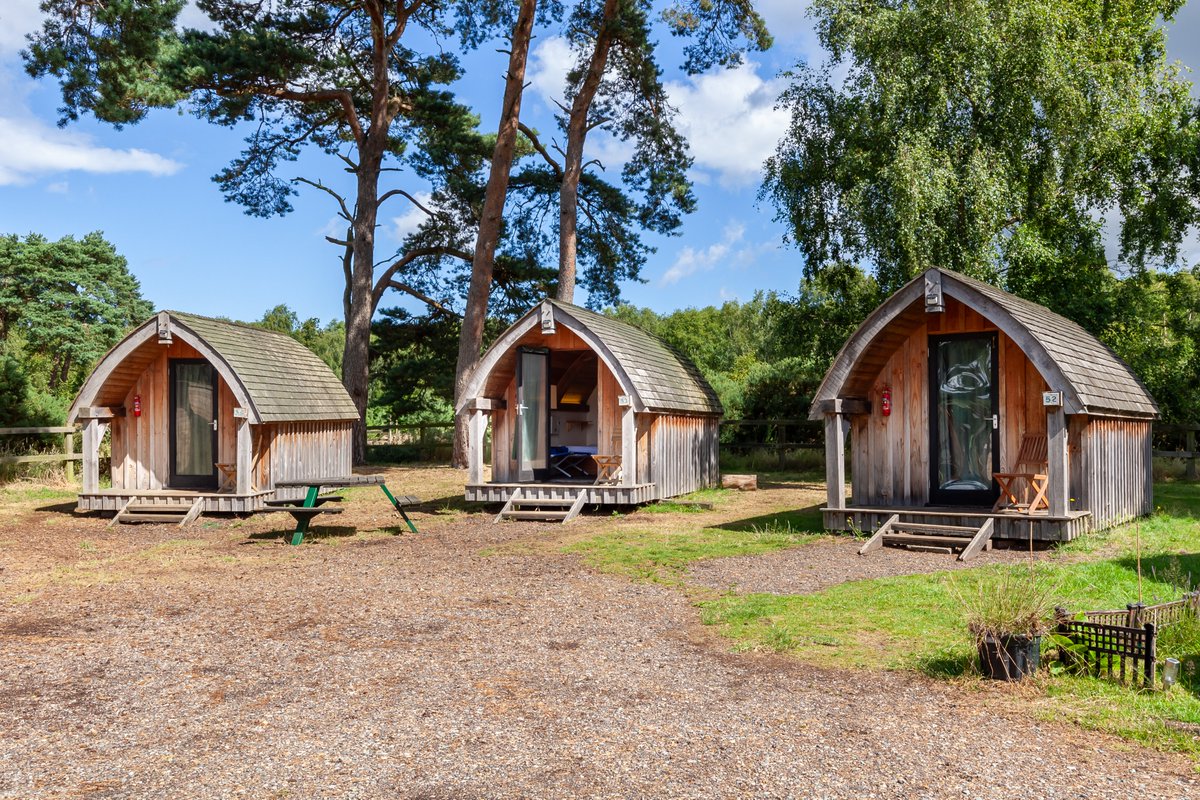 pitchup's tweet image. A few miles from the #Norfolk Coast, this #campsite has 16 warm luxury bathrooms, a roomy, indoor washing-up area and a washing machine and dryer. Send the kids to the adventure playground while you enjoy the coffee and snacks from the on-site shop: pitchup.com/campsites/Engl…