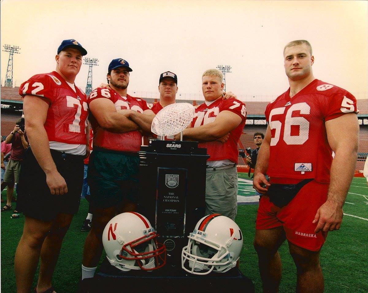 rustbeltkid1's tweet image. Reminder that if you pick 5 midwestern chuds and put them in a Big 10 school - you end up with an anesthesiologist, Big 10 AD, two successful investors, and a high school football coach.
5/5 productive members of society
5/5 could grind this condescending dork into a fine dust