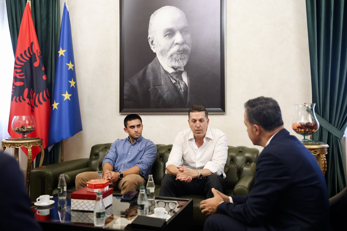 👨🏻‍💻 Sot me <a href="/DonaldLeka/">Donald Leka</a>, shqiptaro-amerikanin vizionar që po ndryshon mënyrën se si funksionon inteligjenca artificiale.