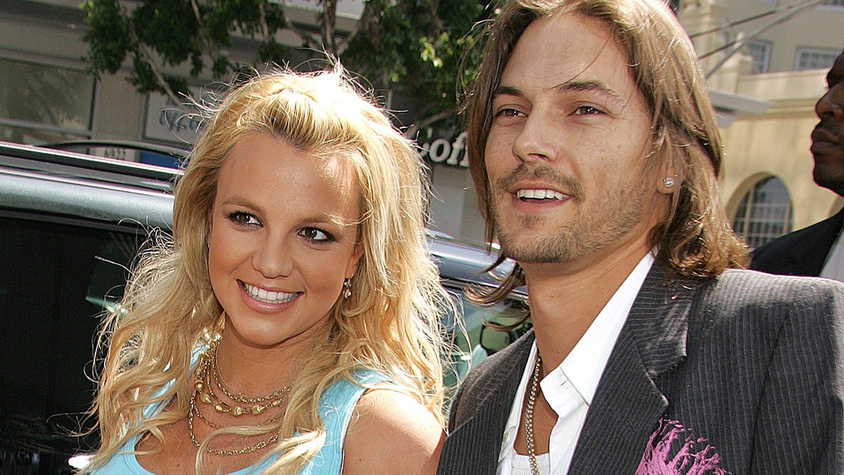 OperaNewsApp's tweet image. Britney Spears' Ex-Husband Claims She Stood Outside Sons' Room with Knife - Shocking Details Revealed! 😱🔪 #BritneySpears #KevinFederline #ToxicRelationships

Click the link to read more👀🔗&amp;gt;&amp;gt; opr.news/512a8e66251014…

Download App Now ➡️ opr.news/twitter