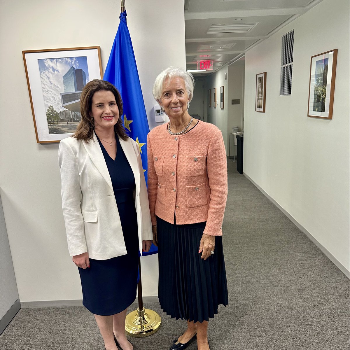 Lagarde's tweet image. 🇳🇿🇪🇺 Delighted to meet @NicolaWillisMP, New Zealand’s Minister of Finance, on the sidelines of the #IMFMeetings.

We had a good discussion on the global economic outlook.