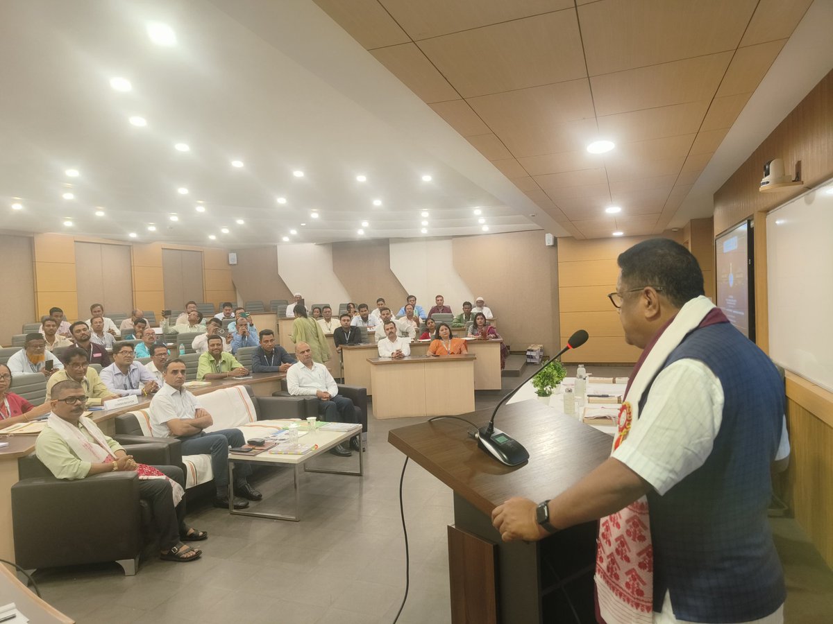 Glad to attend the ongoing 3-Day Leadership Training Programme for Principals and Head Teachers of PM SHRI Schools, jointly organized by <a href="/Samagra_Assam/">Samagra Shiksha Assam</a> and Kendriya Vidyalaya Sangathan (KVS) at <a href="/RoyalGlobal_Uni/">Royal Global University</a>.

The training focuses on building the capacity of school leaders to