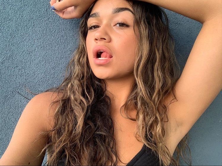 eicslivbrina's tweet photo. these are the type of pics kie would post on ig and jj would comment “hottiest chick on island and she’s MINE” https://t.co/XPc5twBeOO