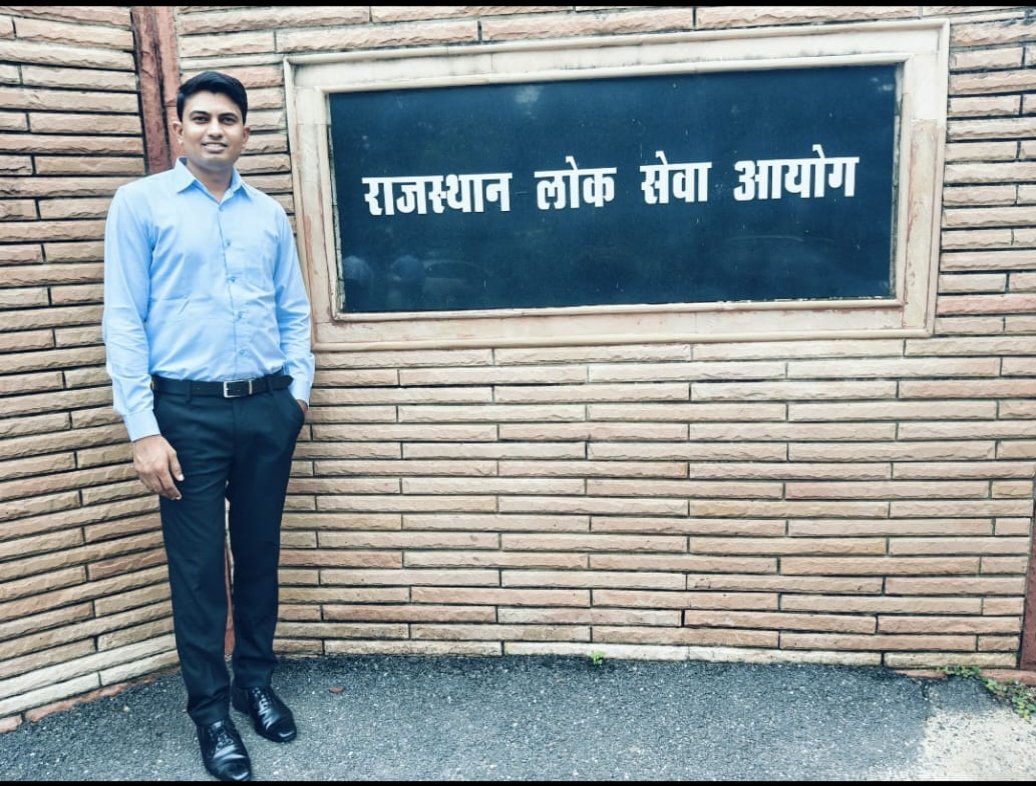 #दूदू 
श्री रमेश जी रैगर (गागरडू) के सुपुत्र चेतन जी बासीवाल ने RAS मुख्य परीक्षा 2023 का अंतिम परीक्षा पास होने पर बहुत बहुत बधाई एवं शुभकामनाएं 🎉🎉🎉🎉🎉 

छोटा भाई चेतन ने #RAS बनकर #गागरडू के साथ साथ #दूदू का नाम रोशन किया है 

आप यूंही प्रगति के पथ पर अग्रसर होते रहे