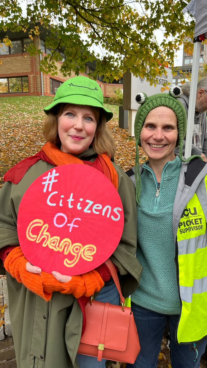 🐸🎓🐸🎓🐸🎓🐸🎓🐸🎓🐸🎓🐸
Week 3 of the Leicester Uni strikes 

#PortlandFrog #InspiringChange 
#CitizensOfChange #Leicester #UCU <a href="/leicesterucu/">Leicester UCU</a>