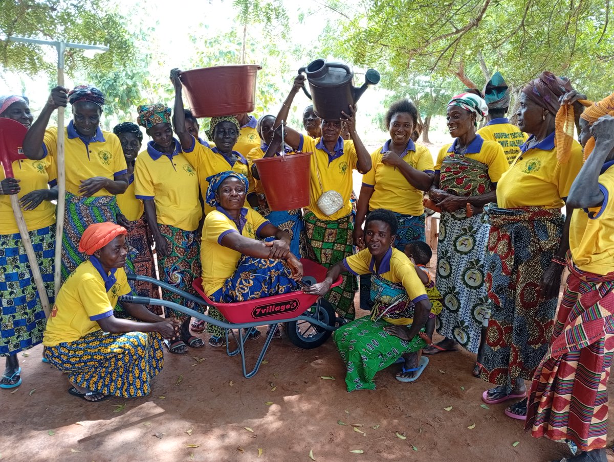 En cette Journée des Femmes Rurales, SAFD célèbre celles qui nourrissent la terre et nos vies.
À Vogan Gnivé, des outils leur ont été offerts pour fabriquer leur engrais naturel et renforcer leur autonomie.
Femme, ton droit, ta vie !
#FemmesRurales #Togo #Espoir #Développement