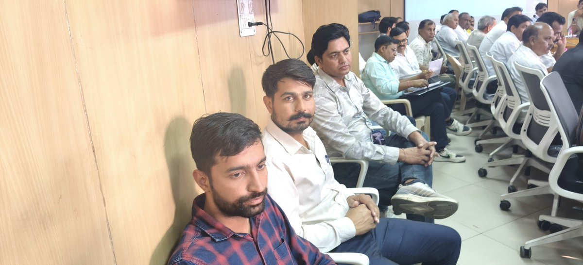 Kailash Saini (@kailash5533) on Twitter photo आज सभी अनुदेशक साथियो की विभिन्न मांगो से सचिव महोदय जी को अवगत करवाया गया
<a href="/casrajasthan/">कंप्यूटर अनुदेशक संघ</a> <a href="/casjodhpur/">कम्प्यूटर अनुदेशक जोधपुर टीम</a> <a href="/CASudaipur/">कंप्यूटर अनुदेशक संघ उदयपुर</a> आज सभी अनुदेशक साथियो की विभिन्न मांगो से सचिव महोदय जी को अवगत करवाया गया
<a href="/casrajasthan/">कंप्यूटर अनुदेशक संघ</a> <a href="/casjodhpur/">कम्प्यूटर अनुदेशक जोधपुर टीम</a> <a href="/CASudaipur/">कंप्यूटर अनुदेशक संघ उदयपुर</a>