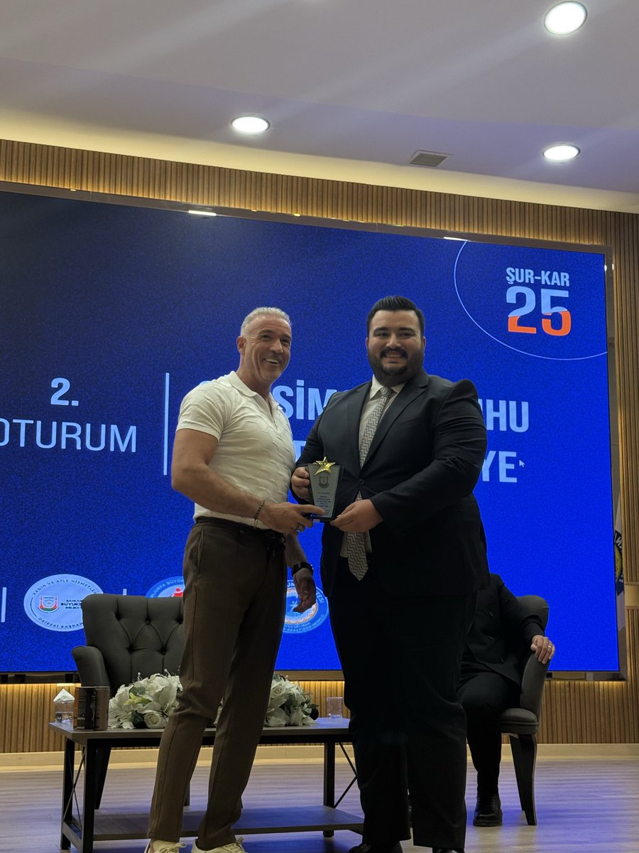 ŞUR-KAR’25 Tamamlandı! ✨
Şanlıurfa’da gençlerin kariyer yolculuğuna ışık tutan, dolu dolu bir programı başarıyla tamamladık. 💫

İlham veren konuşmalar, değerli buluşmalar ve geleceğe umutla bakan gençlerin enerjisiyle dolu bu zirvede;
her adımda birlikte geliştik, birlikte