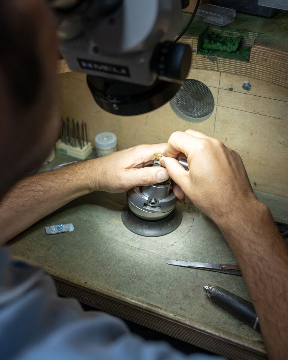 prudenandsmith's tweet photo. Here our head goldsmith Simon is setting an Art Deco ring with our own bezel, also known as a rub-over setting. A complete discipline in itself.
#artdecorings #ruboversetting #bezelsetting #headgoldsmith #handmadeinsussex #finejewellerycraft #britishdesign https://t.co/QBczU9NiNj