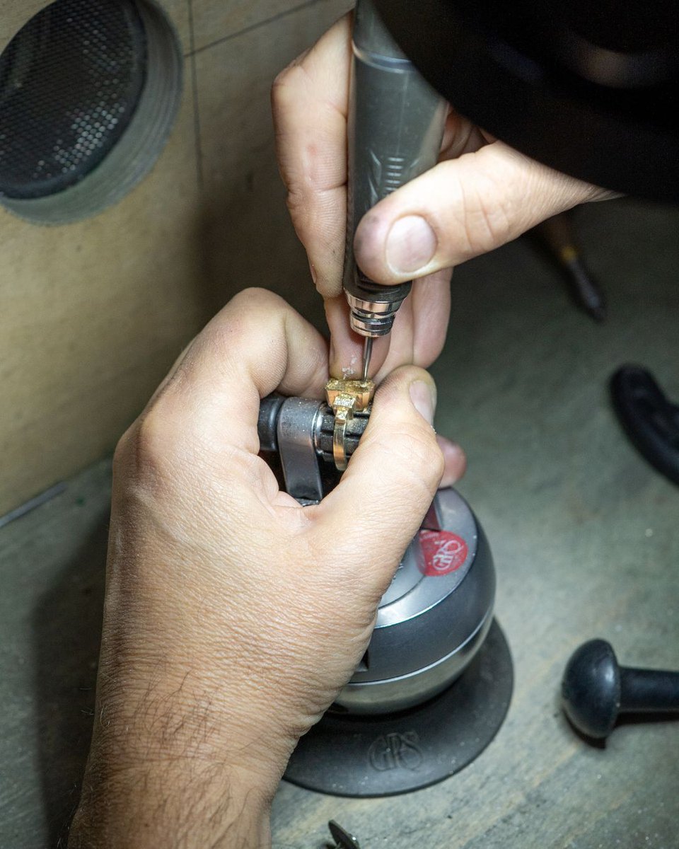 prudenandsmith's tweet photo. Here our head goldsmith Simon is setting an Art Deco ring with our own bezel, also known as a rub-over setting. A complete discipline in itself.
#artdecorings #ruboversetting #bezelsetting #headgoldsmith #handmadeinsussex #finejewellerycraft #britishdesign https://t.co/QBczU9NiNj