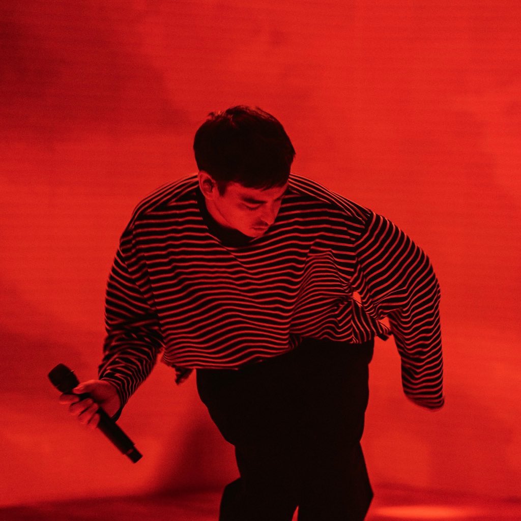 “PIXELATED KISSES” é oficialmente a maior estreia de todos os tempos de JOJI no Spotify, com mais de 4,437,192 streams filtrados, superando “Die For You” que teve 3,887,250 streams em seu primeiro dia completo.