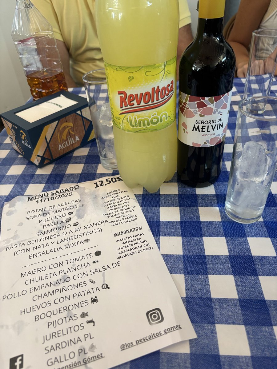 Revoltosa y vino peleón. Tradición. 
Comida casera en una casa antigua, nada puede ir mal