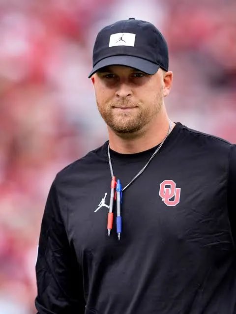 SoonerScript's tweet image. Ben Arbuckle’s play calling (6 games)? Balanced to the decimal: 211 runs, 210 passes.
With all due respect…The execution, though? Woof. Two SEC games: 56 carries for 80 yards.
That’s 1.43 a pop.
Auburn: 32 yds.
UT: 48 yds.
#STUNNED #WOW #FACTS