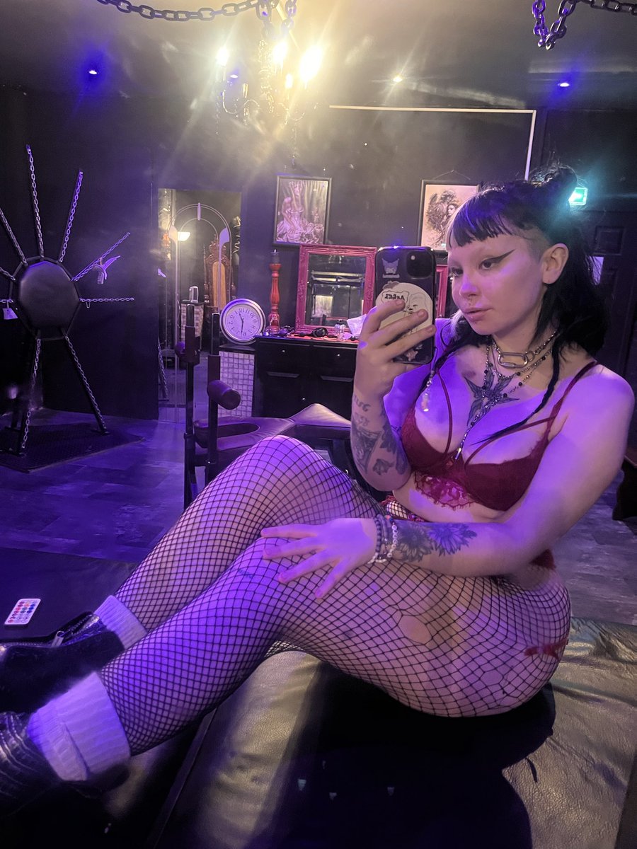Feeling so incredibly grateful for all my good boys who trust me with their minds and bodies and give me nothing but respect and adoration in return 💋