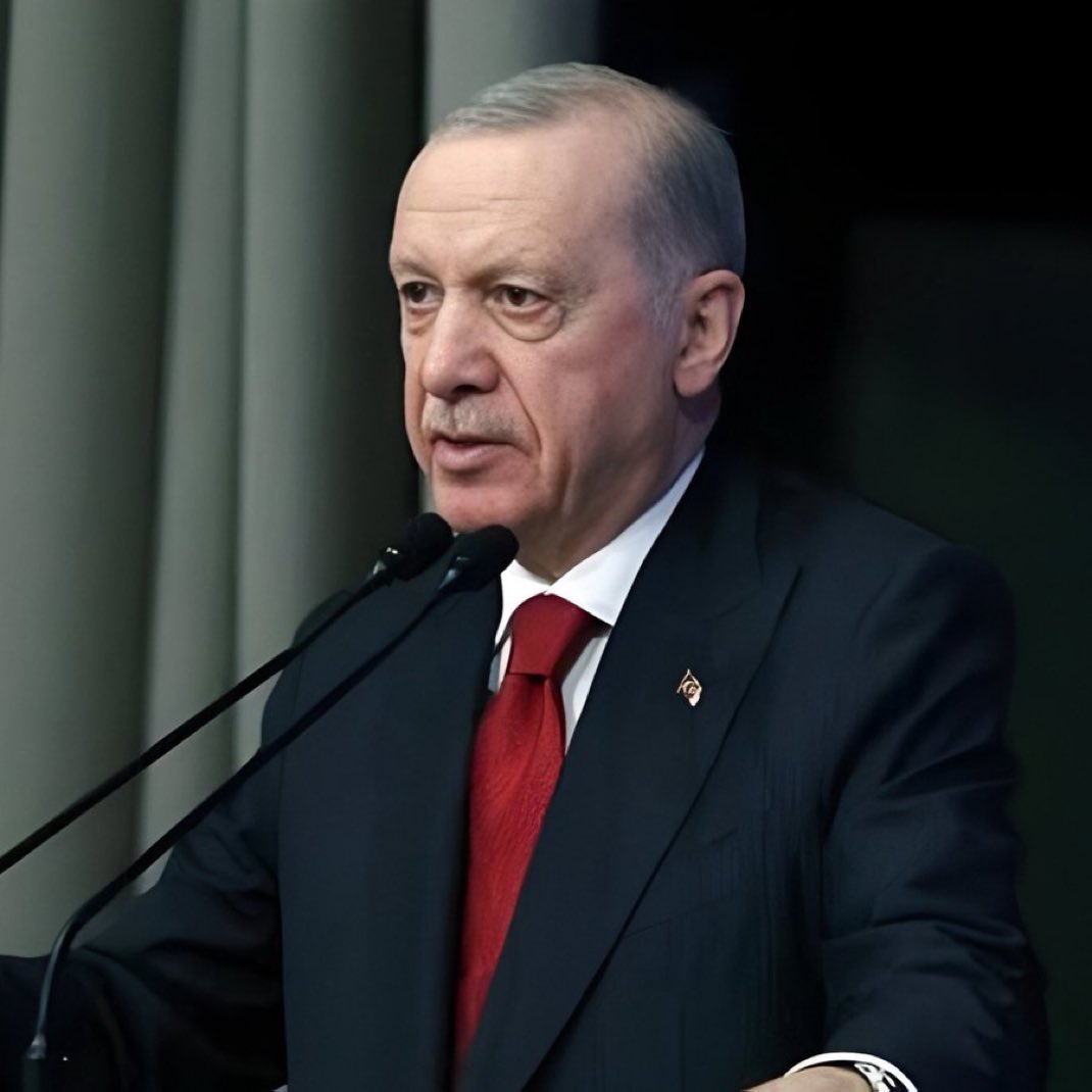 Cumhurbaşkanı Erdoğan: “Onlar boş beleş işlerde koşarken, biz ülkemize ve milletimize aşkla koşturduk.”