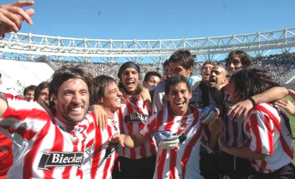 Milo_g7's tweet photo. Pellizcate, date cuenta no es un sueño
15 de Octubre del Año 2006
Digan ahora que solo somos patadas,
Antifutbol sin jugadas, orgullosos de vencer. https://t.co/de7aHTr6yX