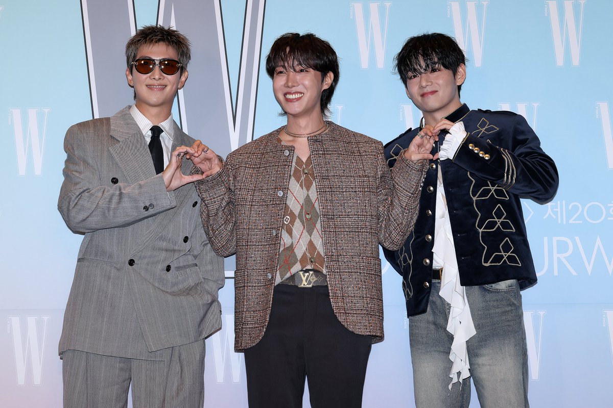 iHeartRadio's tweet photo. HELPPPPP I CAN'T STOP SMILING 💜💜💜 #RM #JHOPE #V https://t.co/i4AGVAD8fg