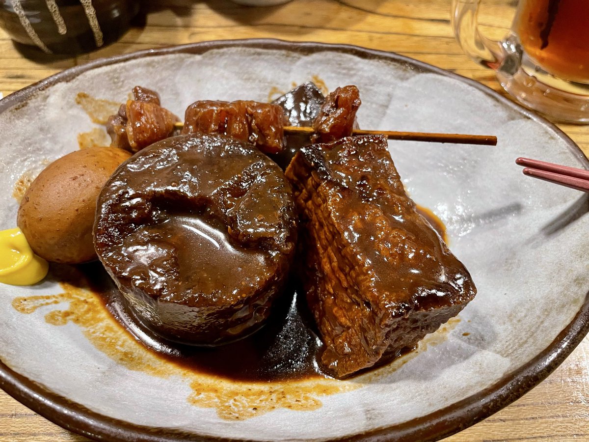 pokoi0502's tweet photo. おでん食べたくなったから深夜に居酒屋でおでん食べてきた！
名古屋系の味噌おでん＋居酒屋補正で、とんでもなく味濃かった…普通にお出汁のおでんが1番だね… https://t.co/ditwZYfBgk
