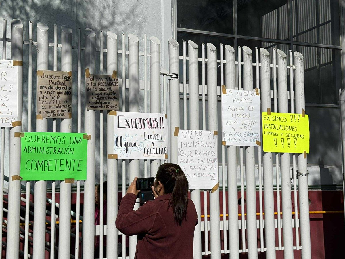 iztacalconews's tweet photo. Las #albercas, nuevamente un tema que le piden que atienda a la #Alcaldesa...
Hoy se manifestaron la alberca del Deportivo San Pedro, el principal reclamo es que el agua (alberca y baños) siempre está fría; otros reclamos son...
https://t.co/K2VBdDhjsp https://t.co/4fwFf0ij4g