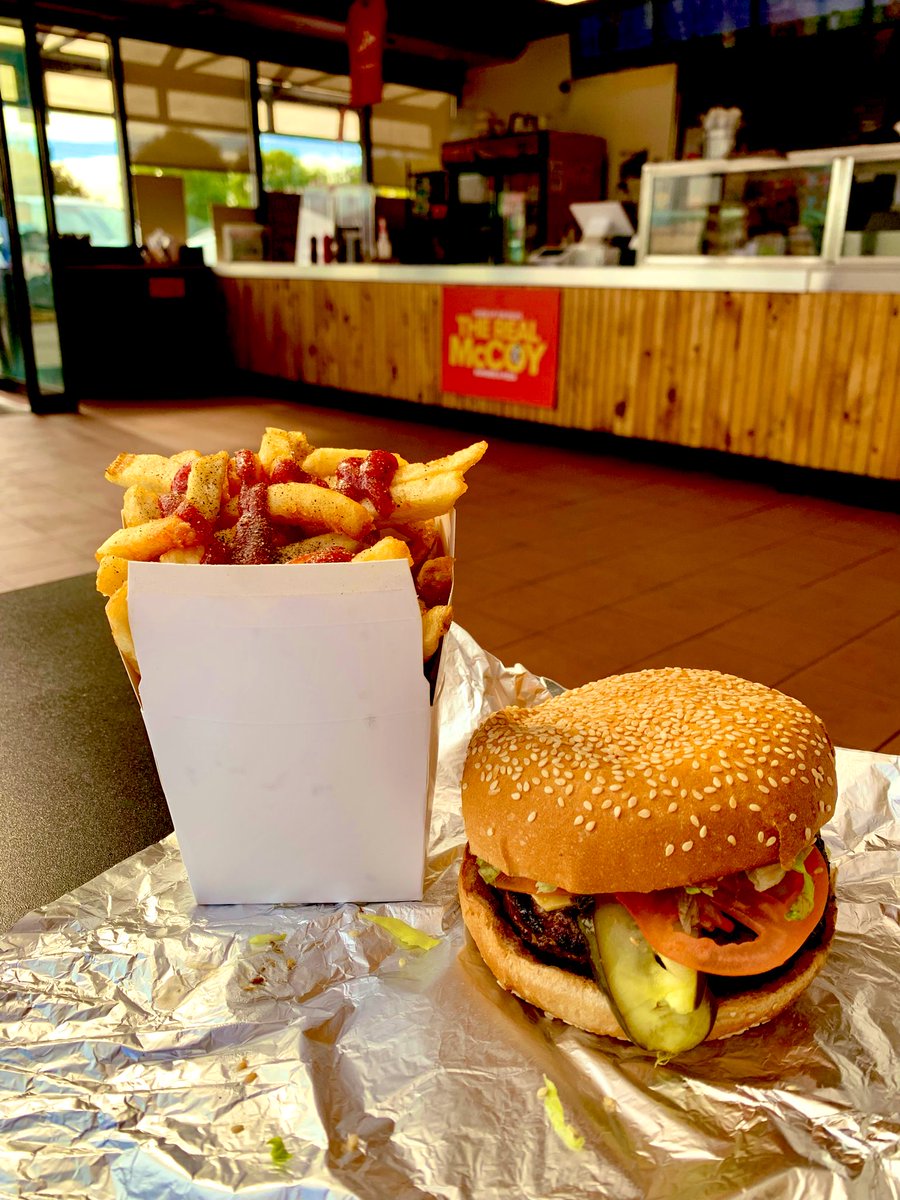 Stopped in to a favourite place I’ve been coming since I was 8 years old lol They never disappoint! Always super delicious and always a delight! Thanks guys! Dam that was yummy!
#TheRealMcCoy #Burgers #Fries #Scarborough