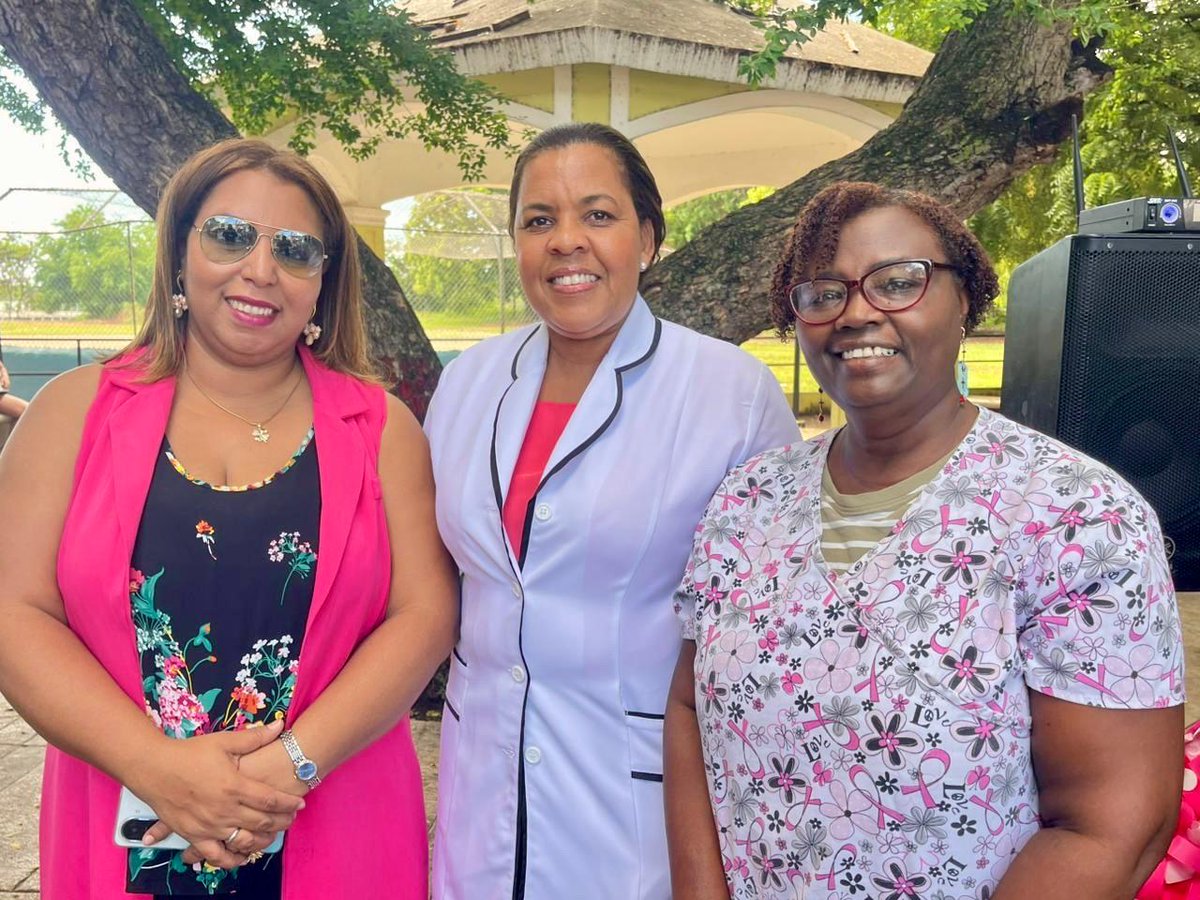 BajosHospital's tweet photo. 👉 La prevención temprana salva vidas.
Hoy realizamos junto al Ayuntamiento de Haina una jornada gratuita de detección de Cáncer de Mama en Cabón.
Gracias a todas las mujeres que dijeron sí a la prevención. 💗
#OctubreRosa #PrevenciónContraElCáncer #HospitalBarsequillo https://t.co/EbCaYSdD2P