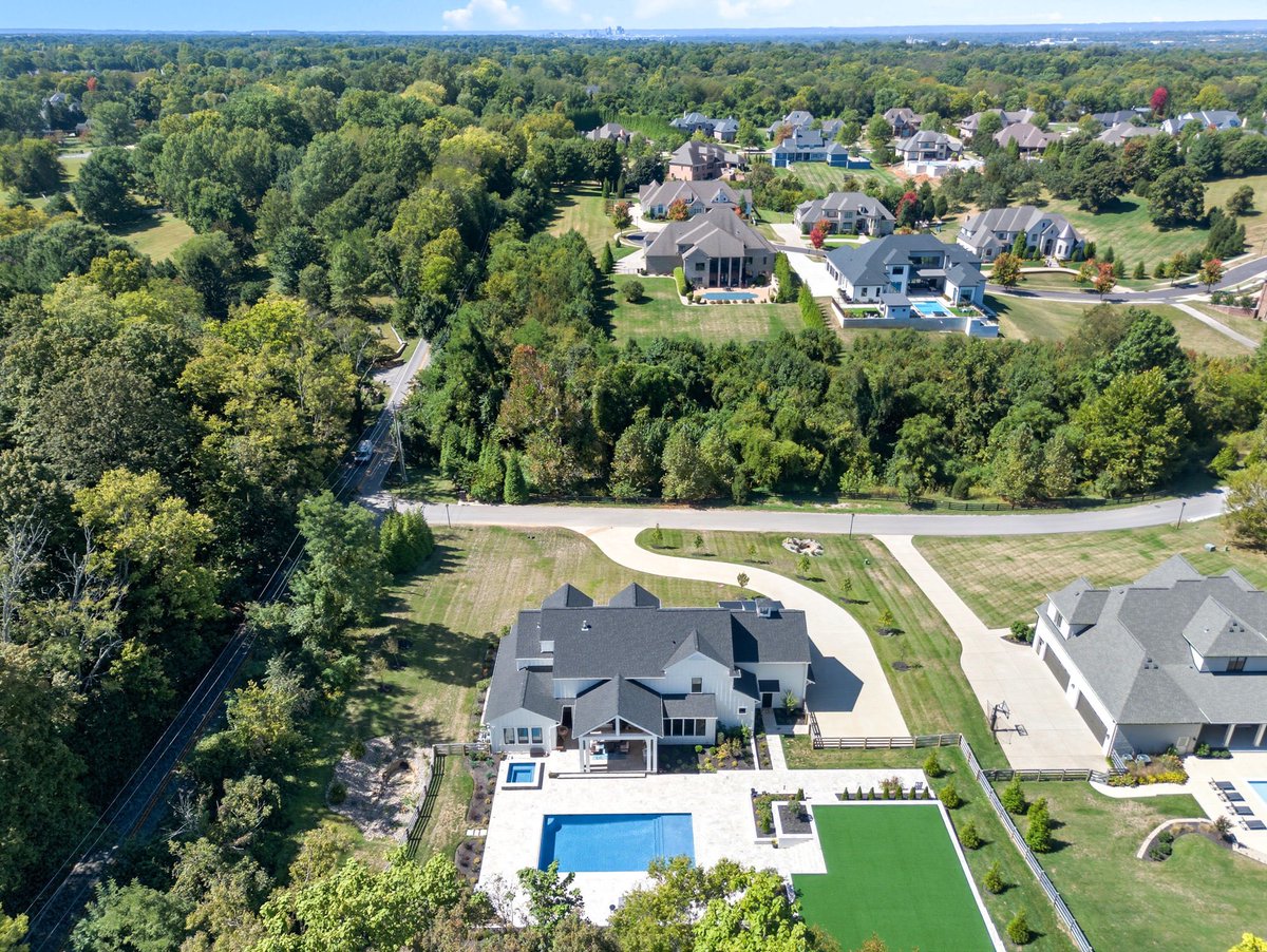 Stonecrofthomes's tweet photo. @Stonecrofthomes has had a busy year ! … recently completing 2 projects, and nearing completion on 2 more awesome projects !

Recently completed new construction project at Fincastle Farms in Prospect, KY https://t.co/sPddvkbQsA