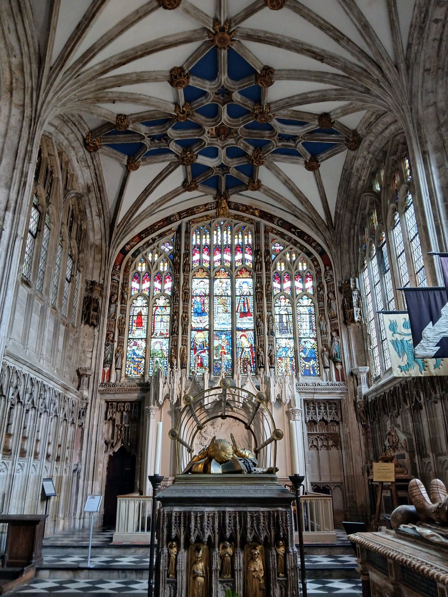 Today I visited #Warwick with a friend. Having lived nearby for years I have never really explored. Wow! It certainly ticked a few #medieval and #Tudor boxes! Will definitely make this a regular place to visit.  #15thcentury #armour #effigies #churches #raggedstaffandbear