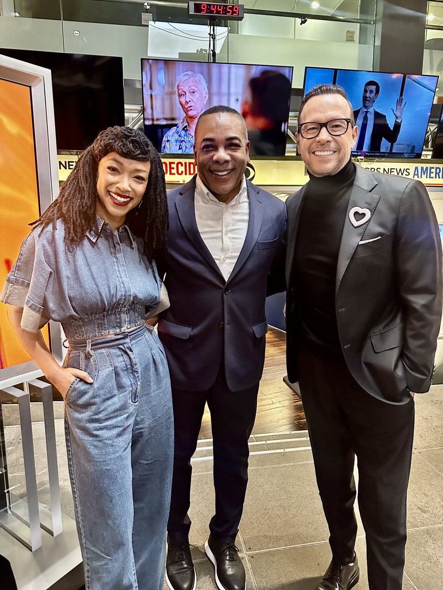 When you’re just hanging out in the @cbsnews room … and you’re a big fan of @startrek and @bluebloodsfanpage … and Captain Michael Burnham @therealsonequa and Detective Danny Reagan @donniewahlberg … just happen to walk by!  They are starring in <a href="/bostonbluecbs/">Boston Blue CBS</a> can’t wait!