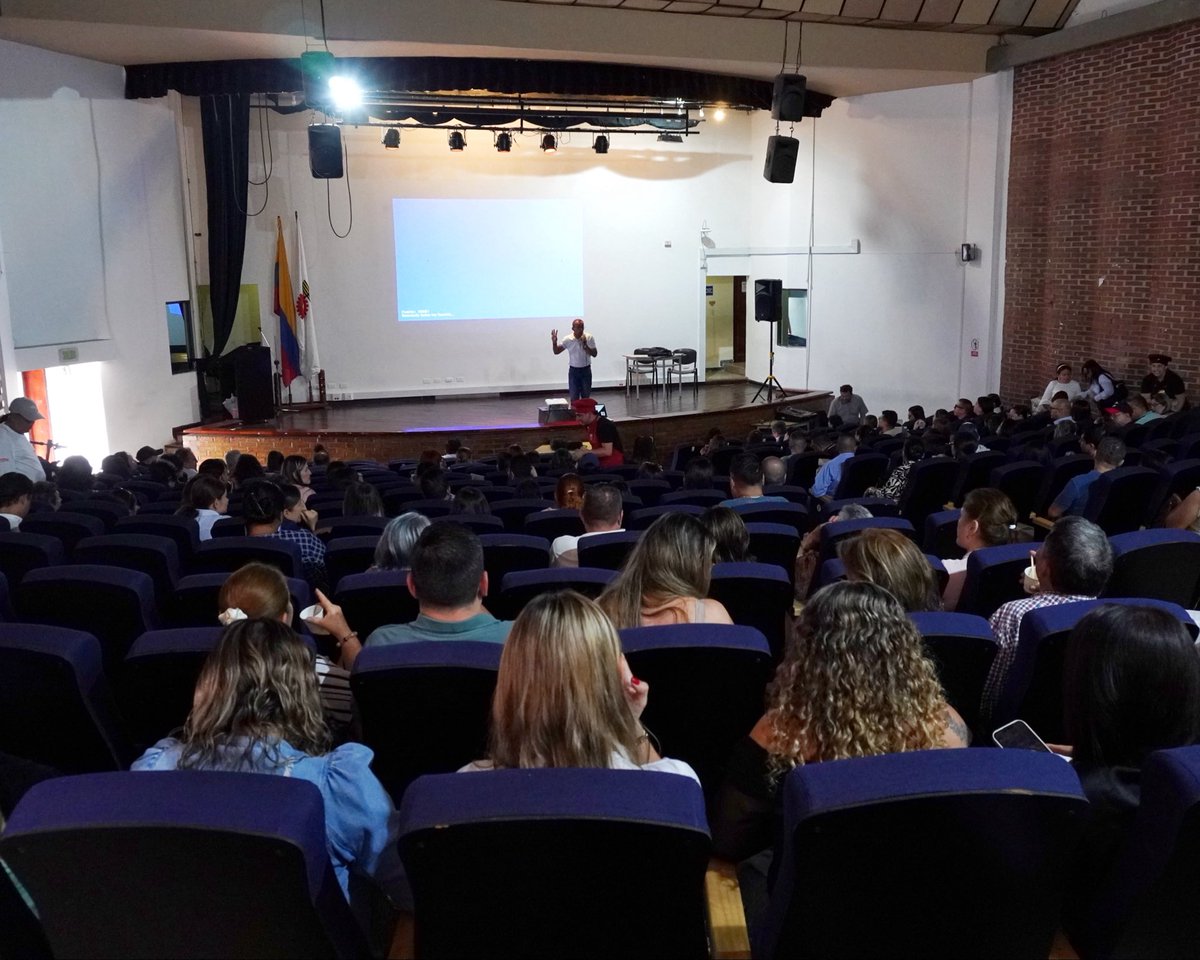 SindicatoSUTEQ's tweet image. ✅👥 En la mañana de este miércoles se realiza la asamblea #Armenia zonal sur occidente, para reunir a los docentes de la zona sur occidente de armenia para abordar temas de actualidad para el magisterio y de interés para la comunidad educativa en general. 

#SUTEQSomosTodos 🟢🔴