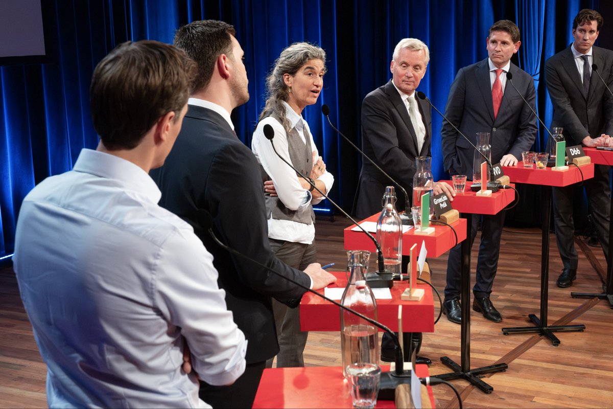 Danielle_H_BE's tweet image. Fighting the patriarchy since 1968.
#StemOpEenVrouw

(Grote Defensiedebat | de Balie &amp;amp; Atlantische Commissie)