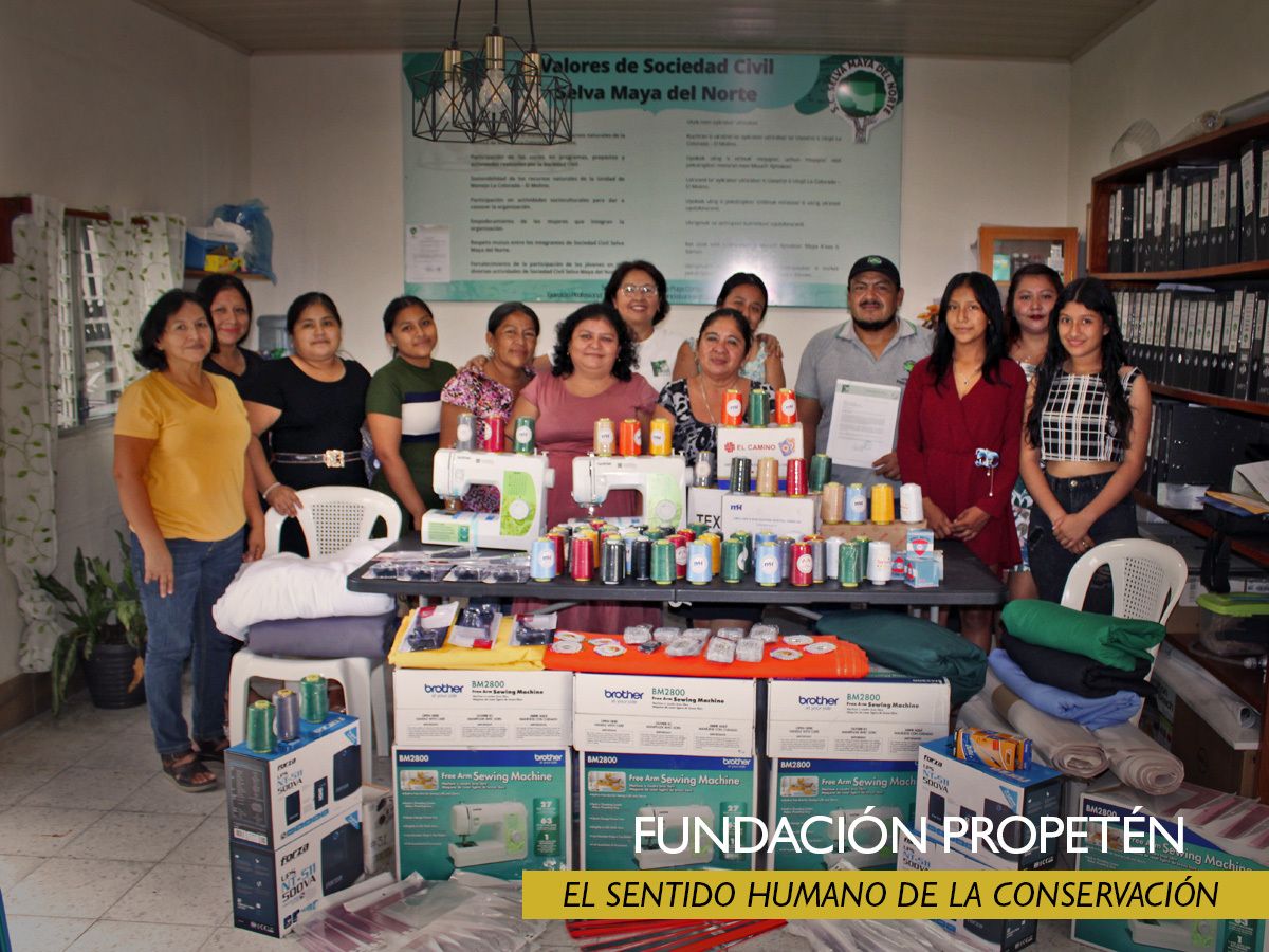 ProPeten's tweet photo. Entregamos materiales a la Asociación Selva Maya del Norte para fortalecer el rol de comunidades, mujeres y jóvenes en la Reserva de Biósfera Maya. Con apoyo de WWF y Suecia (SIDA) impulsamos equidad, participación y desarrollo sostenible. #SelvaMaya #EmpoderamientoComunitario https://t.co/0ib9kA9K2f