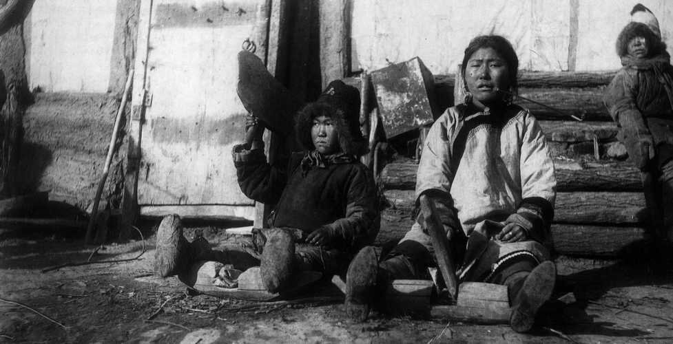 "Kırım, Kazan heder oldu!
Tuna, Kafkas beter oldu!
Türkistan’da neler oldu?
İşitmedi kulağımız!"

Ziya Gökalp