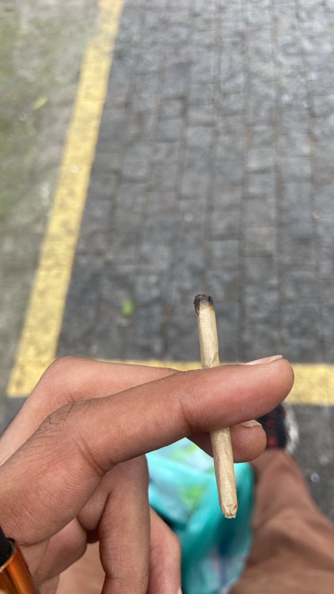 vulgoobala's tweet image. Hora do almoço numa quarta-feira cinza qualquer
