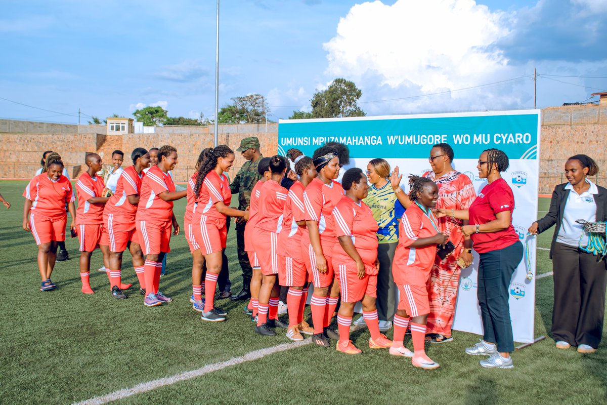 Umukino wahuje amakipe y'abagore bigeze gukina umupira w'amaguru nk'ababigize umwuga mu makipe yo mu Rwanda no hanze aho umukino warangiye Team Gloria itsinze Team Judith ibitego 4-0.