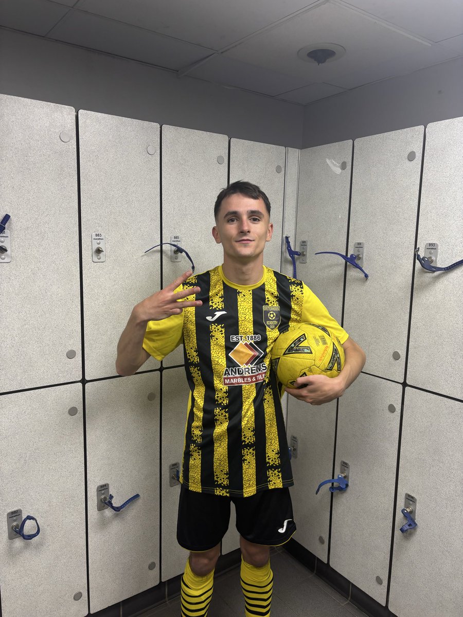 Hat trick hero from Sunday 🎩 ⚽️⚽️⚽️🟡⚫️

Sponsors - Andrews Tiles Glasgow Showroom,Bridge Inn, Network Solutions Scotland, Rustico
