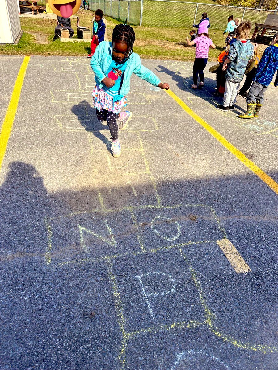 Ms_P_Hall's tweet image. Back to the basics! Chalk and pavement! #hopscotch #kinder #chalk #outdoors #PlaybasedLeaening @GShepherdOCSB