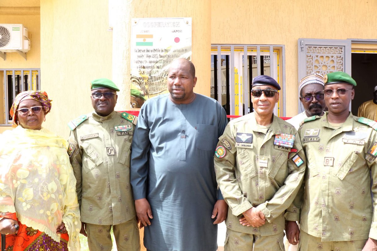 malkoomx00's tweet photo. #Niger 🇳🇪 🍚 Inauguration du nouveau siège de la Société nigérienne du riz.
Ce projet s'inscrit dans le cadre des plans nationaux de sécurité alimentaire. Le Niger n'importera plus de riz.
#MangeonsLocal https://t.co/4glHYzbXoh