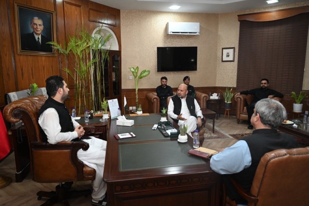 ShakirAwan88's tweet photo. قائد اعظم کی تصویربھی موجود اور ٹیبل پر پاکستان کا پرچم بھی موجود ہے۔۔سہیل آفریدی کیخلاف ایک اور مہم ناکام ۔۔ https://t.co/Urc85MddlW