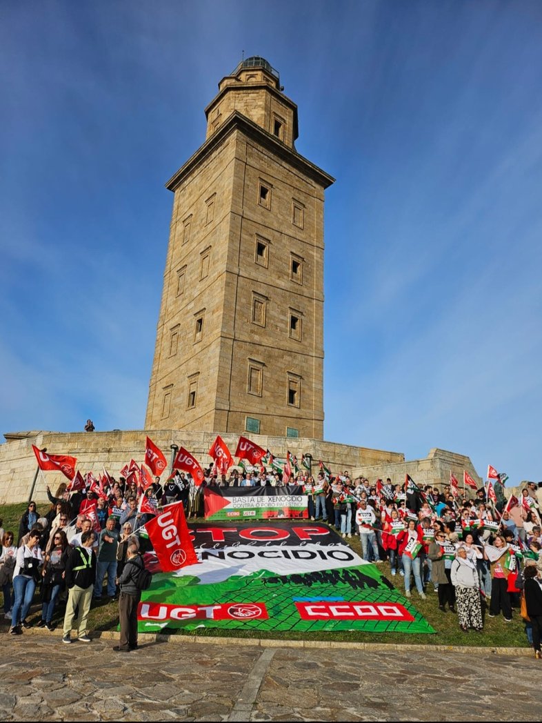 Teníamos que elegir una...
...y de todas, hemos elegido la de A Coruña...
...en la Torre de Heracles.

Paz y solidaridad con todos los pueblos del mundo.