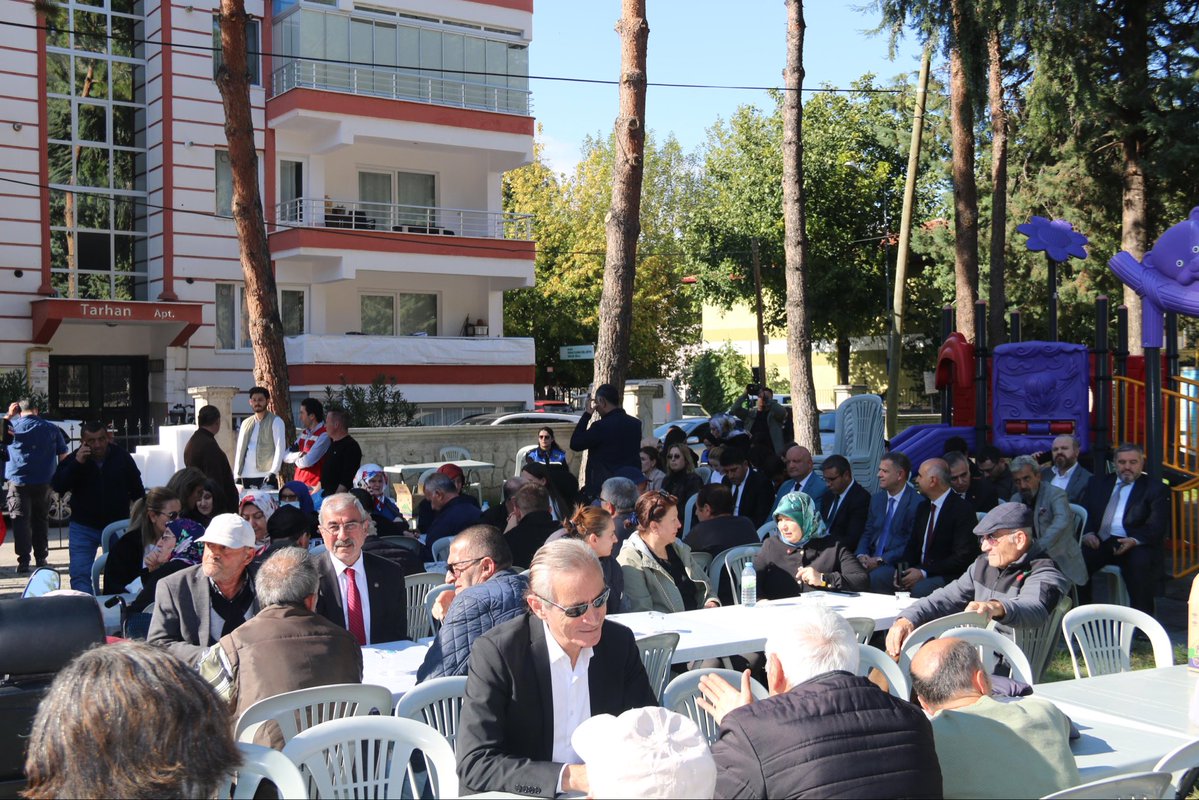 İl Başkan Yardımcımız Sn.Ömer Gelen, Merkez İlçe Başkan Yardımcımız Sn.Ahmet Acar ve AK Parti Teşkilatımız ile birlikte Altınokta Körler Derneği tarafından düzenlemiş olan “15 Ekim Dünya Beyaz Baston Görme Engelliler Güvenlik Günü” programına katılım sağladık.