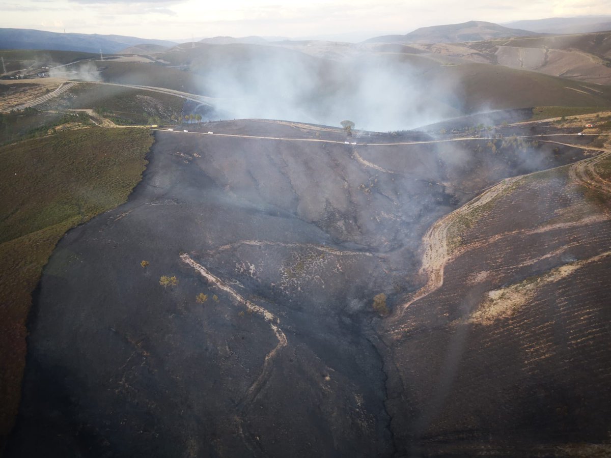 <a href="/BrifLaza/">Diario de un Bombero</a> <a href="/Xunta/">Xunta de Galicia</a> 19:21 | 🔥 #IFParaDaSerraAGudiña #Ourense

Los #BomberosForestales de <a href="/BrifLaza/">Diario de un Bombero</a> se retiran del #IF 

Buen trabajo compañeros 

👀 así queda a su retirada

📸⬇️