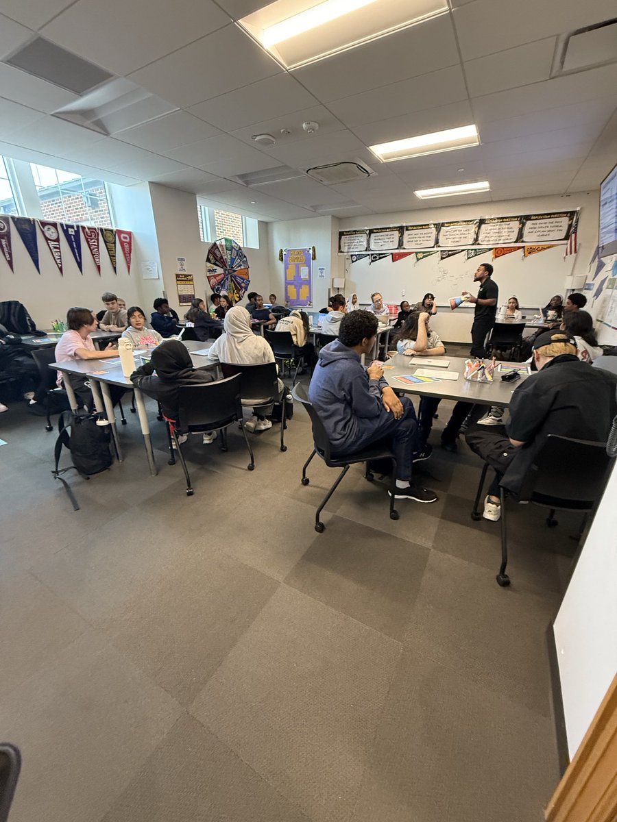 TheBrunsinator's tweet image. So awesome to have Christopher Hullaby from @KCScholars to chat with our award recipients. Amazing info and really got our scholars back on the right steps #CollegeBound #KCScholars