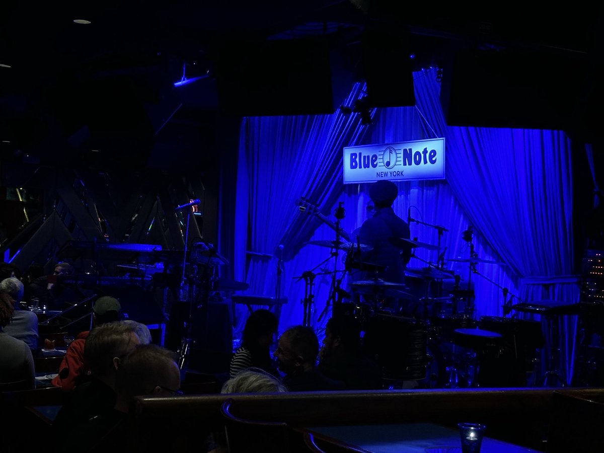 masataka_asaka's tweet photo. NY来たらここに行かなきゃとジャズの聖地BlueNote NY 思ったよりもカジュアルな雰囲気!LAよりもそういう意味で老舗感あった!LIVEも良かった
#FREELANCE #BlueNoteNY https://t.co/NpDsuT2pyQ