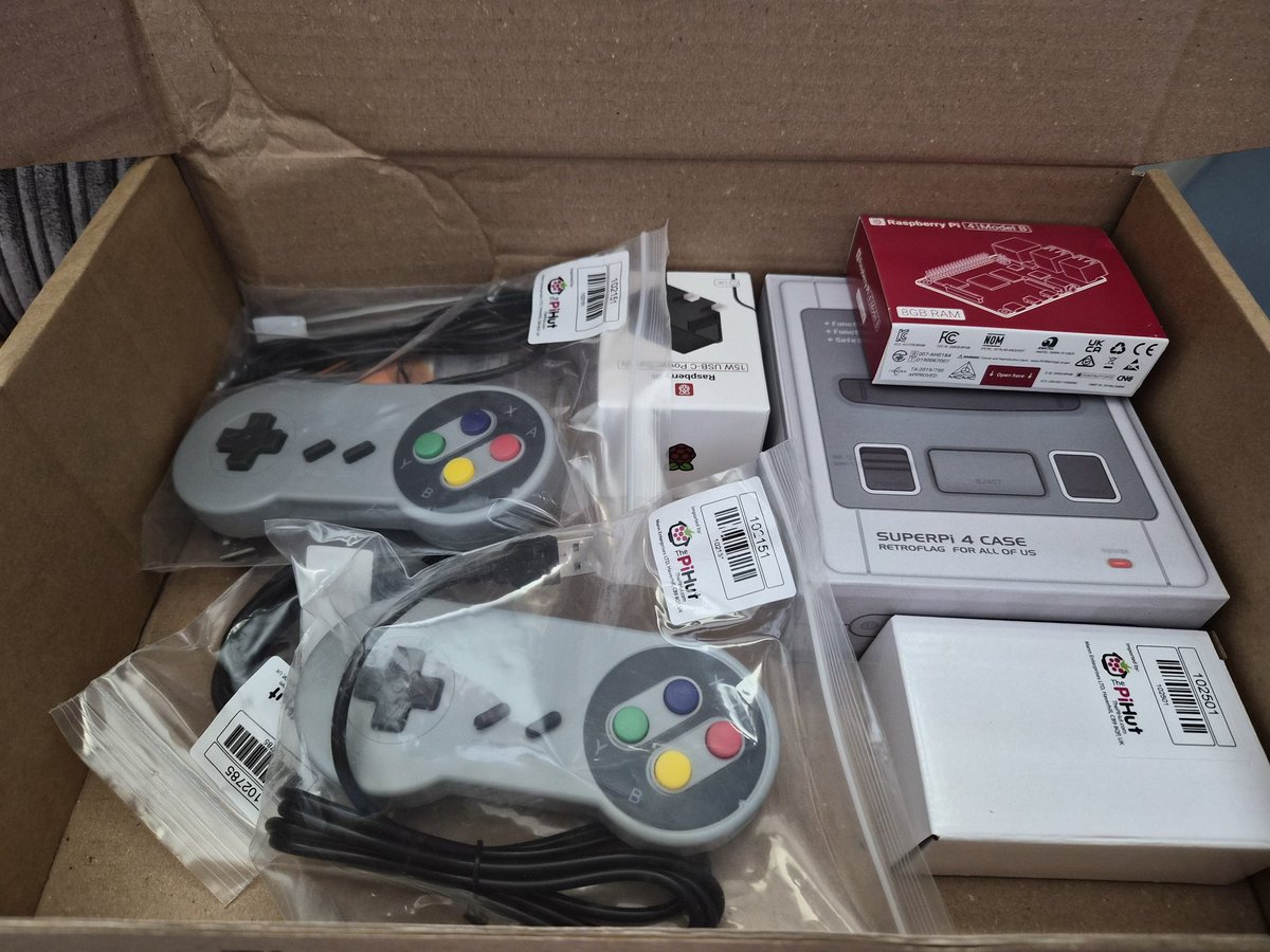 Arkus0's tweet image. Decided to have another go at the Raspberry Pi Retro Console.
#raspberrypi #retrogames