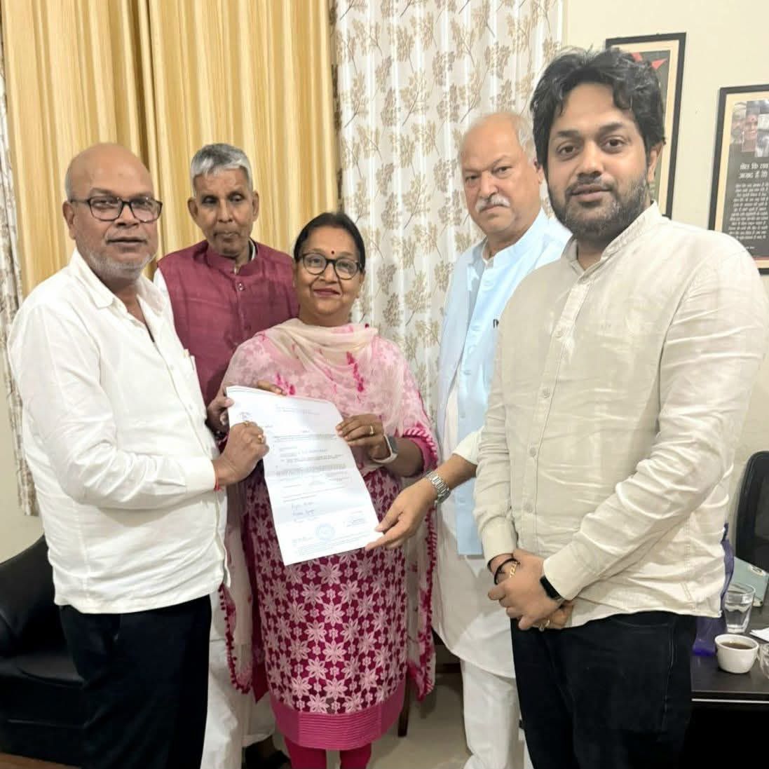 बेगूसराय विधानसभा क्षेत्र से बिहार महिला कांग्रेस की पूर्व अध्यक्ष श्रीमती <a href="/AmitaBhushan1/">Amita Bhushan</a> जी को महागठबंधन का प्रत्याशी बनाए जाने पर उनको बधाई एवं पार्टी के शीर्ष नेतृत्व का धन्यवाद एवं आभार। 💐

विजयी भवः 

#BiharElections2025 #Bihar #congress #MahilaCongress