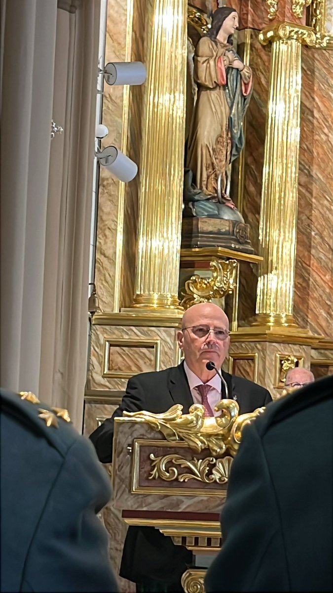 Hoy hemos celebrado la Misa con motivo de la Patrona del Colegio de Abogados Santa Teresa de Jesús. Una mujer extraordinaria, adelantada a su tiempo, innovadora, luchadora incansable y una referencia en la historia. Sumamente culta, escritora y Santa. Es decir, una vida ejemplar.