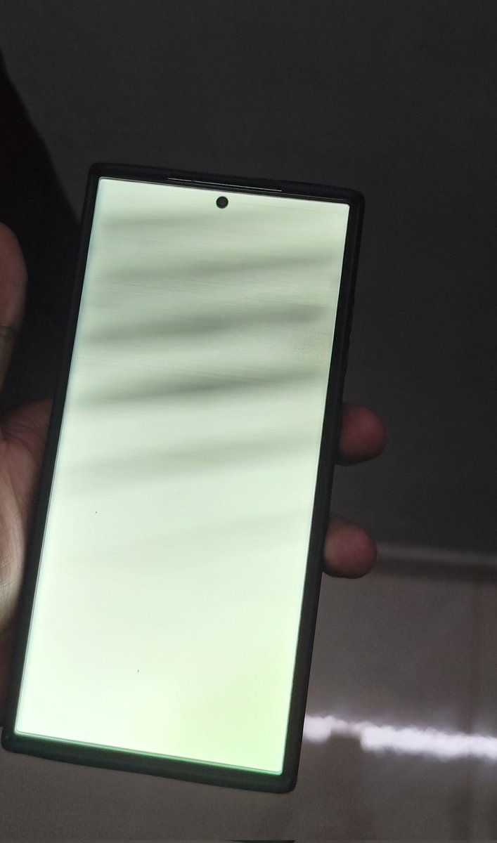 Abhinav_6_'s tweet image. @SamsungIndia I updated my  S23 Ultra on Oct 4, and the next day the display turned fully green with flickering. No damage at all,issue started after the update. Service centre asks for paid replacement. I contacted support team,but no one had contacted me back #GreenScreenIssue