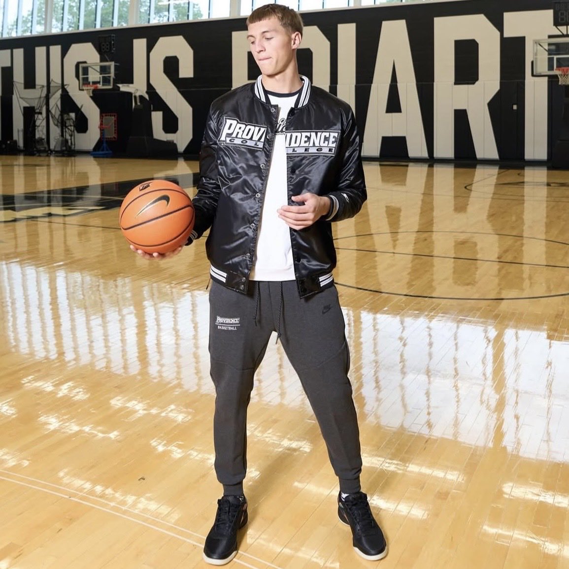 Friartown311816's tweet photo. It's no surprise that today's appreciation post goes to @aderkack04, and I have the feeling it will be the first of many. A great all around player with length at the wing. Kim English is putting together a solid core of young talent.  Welcome to Friartown, Aiden! #pcbb #PCBC https://t.co/0sTF9oAqO0